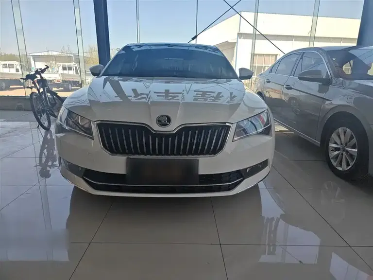 Skoda Superb TSI330 DSG Comfort CN-V