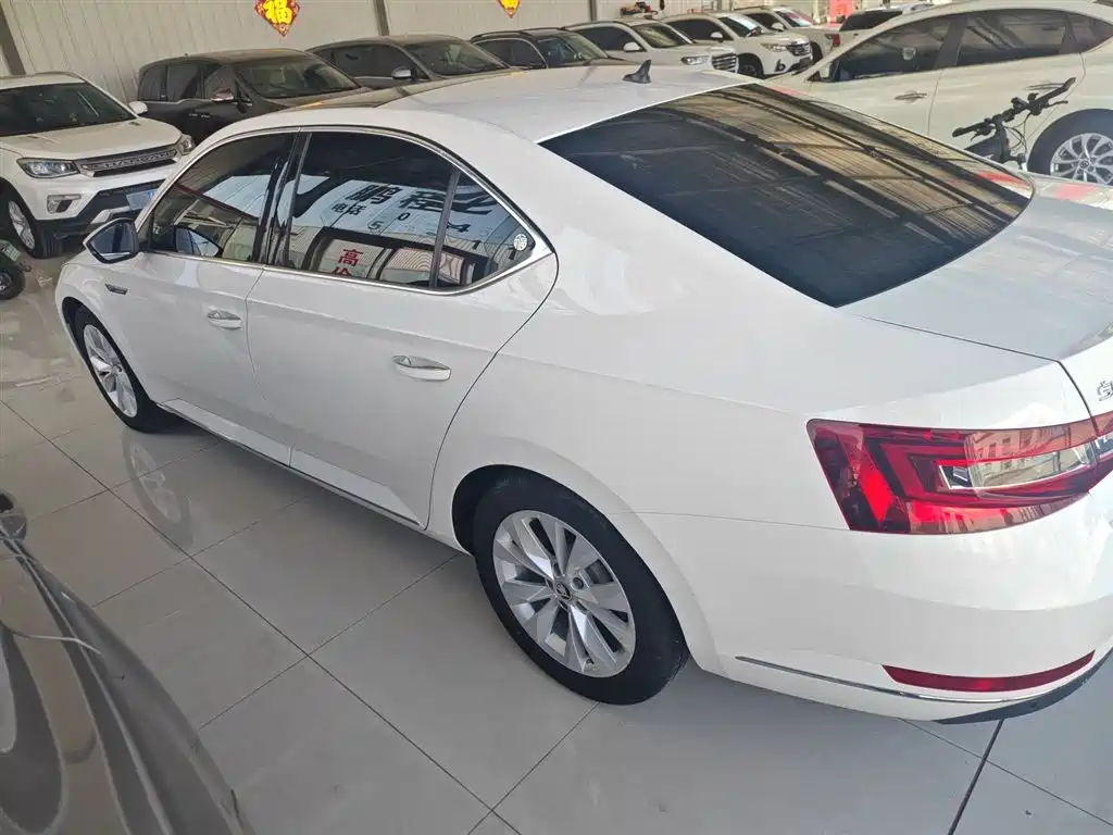 Superb TSI330 DSG Comfort CN-V
