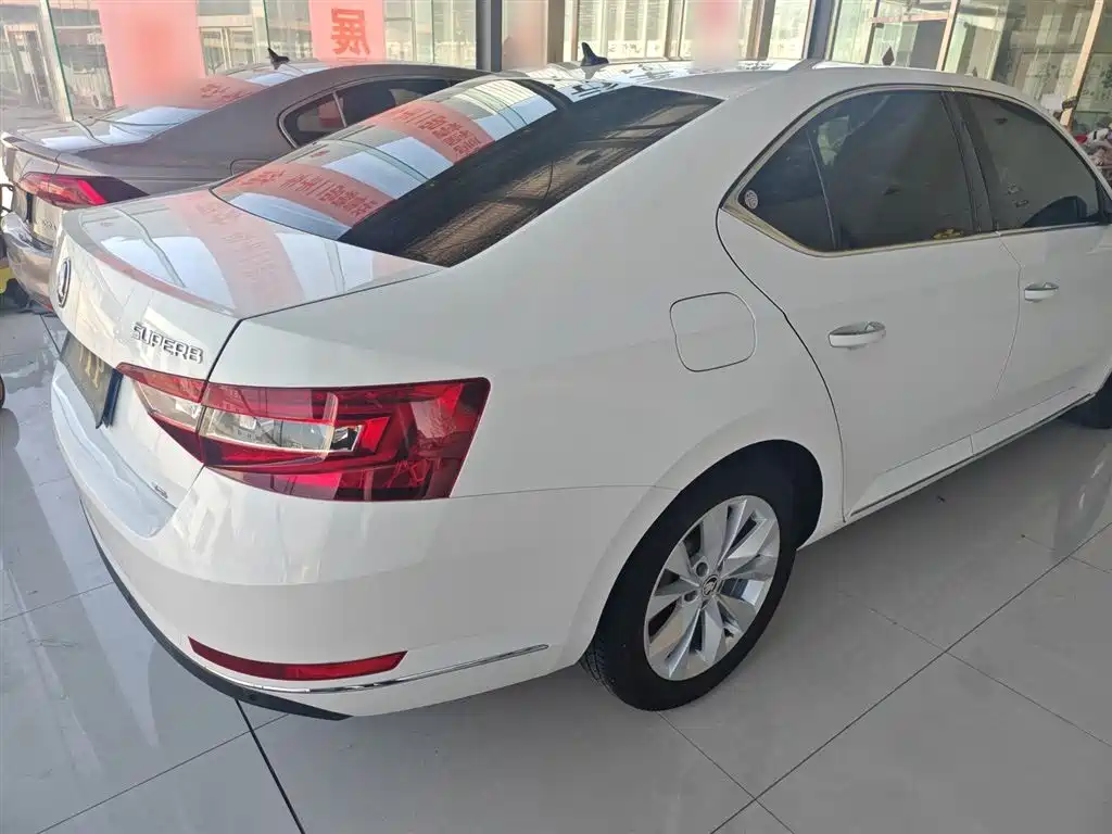 Superb TSI330 DSG Comfort CN-V