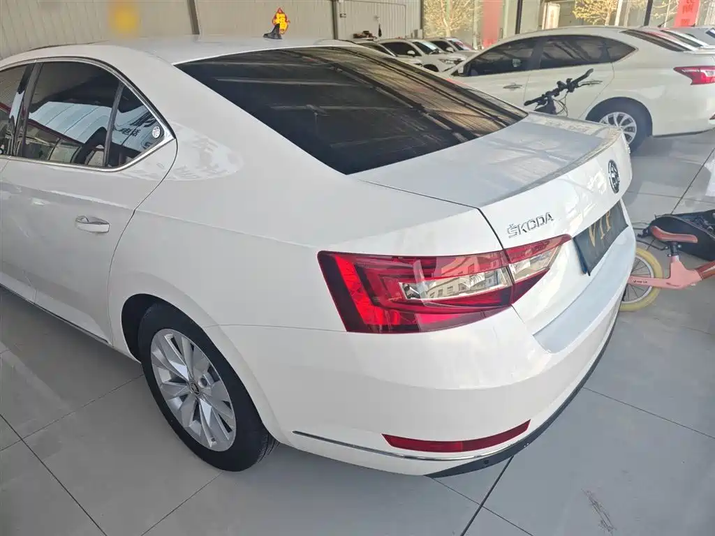 Superb TSI330 DSG Comfort CN-V