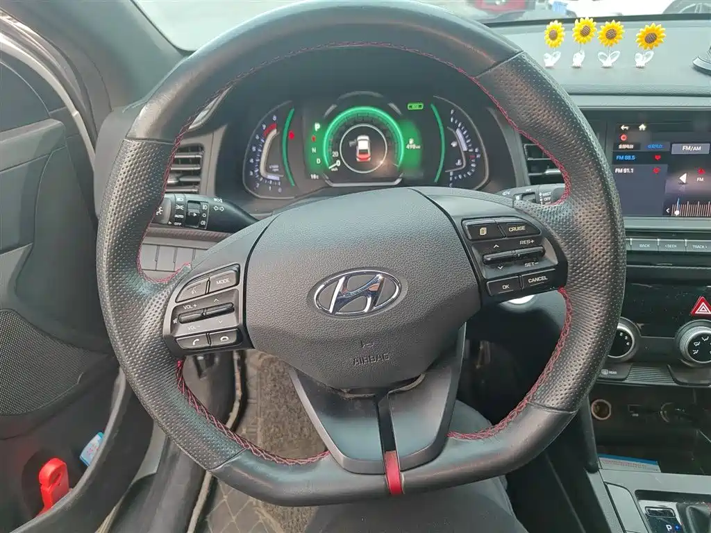 Elantra 1.4 T DCT Dynamic Shine · Active