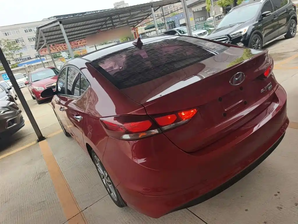 Elantra 1.6 L Auto Smart Dazzle · Elite