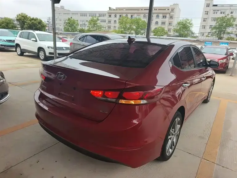 Hyundai Elantra 1.6 L Auto Smart Dazzle · Elite