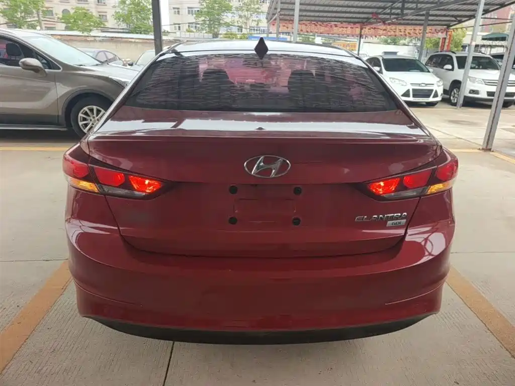 Elantra 1.6 L Auto Smart Dazzle · Elite
