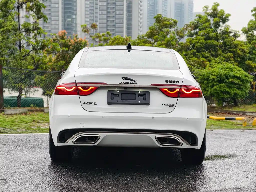 Jaguar XFL 2.0 T P300 4 WD Flagship Sport Gilt