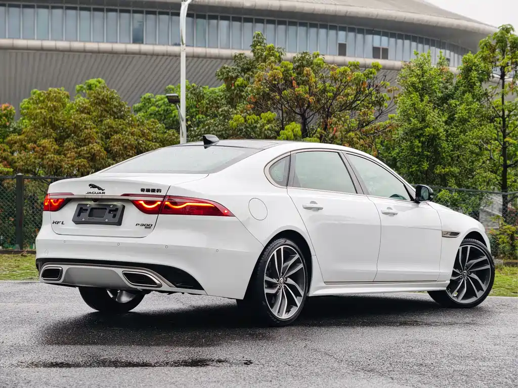 Jaguar XFL 2.0 T P300 4 WD Flagship Sport Gilt