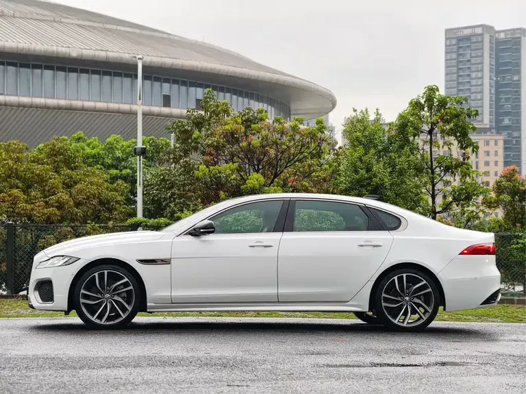 Jaguar XFL 2.0 T P300 4 WD Flagship Sport Gilt