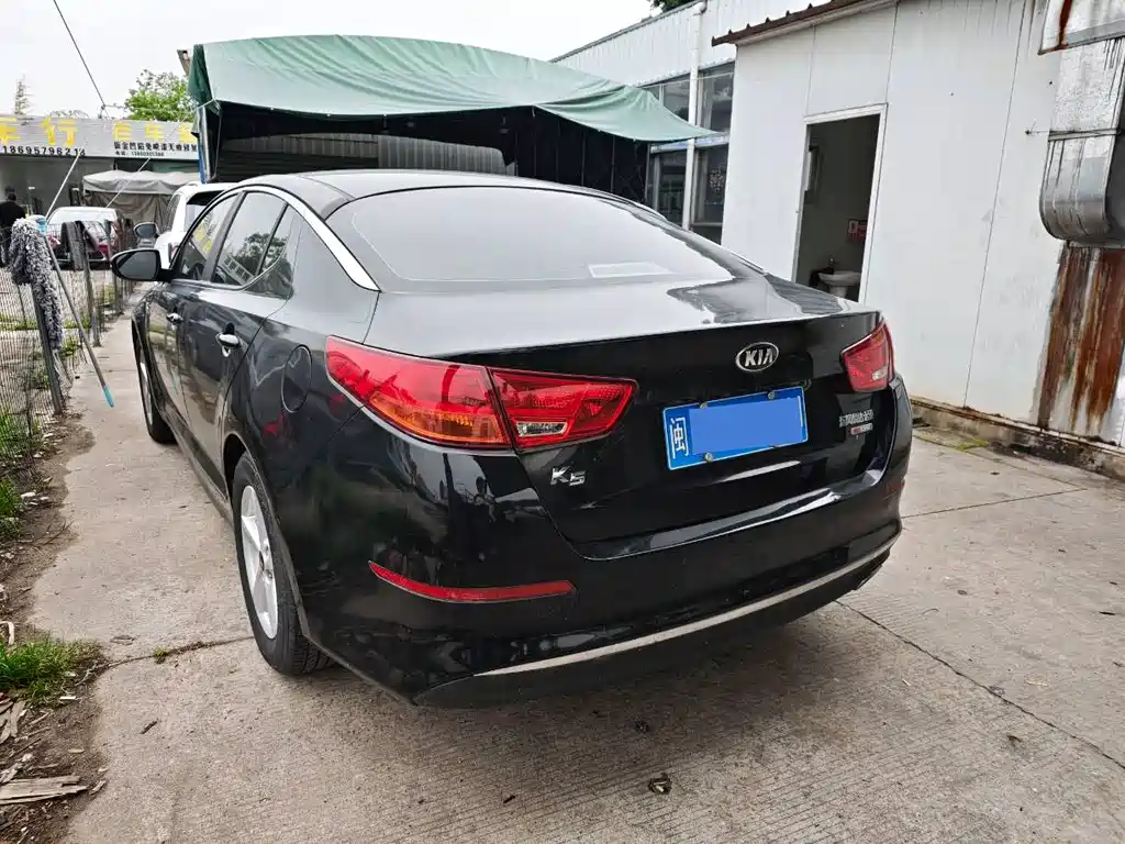 Kia K5 2.0 L Auto GL