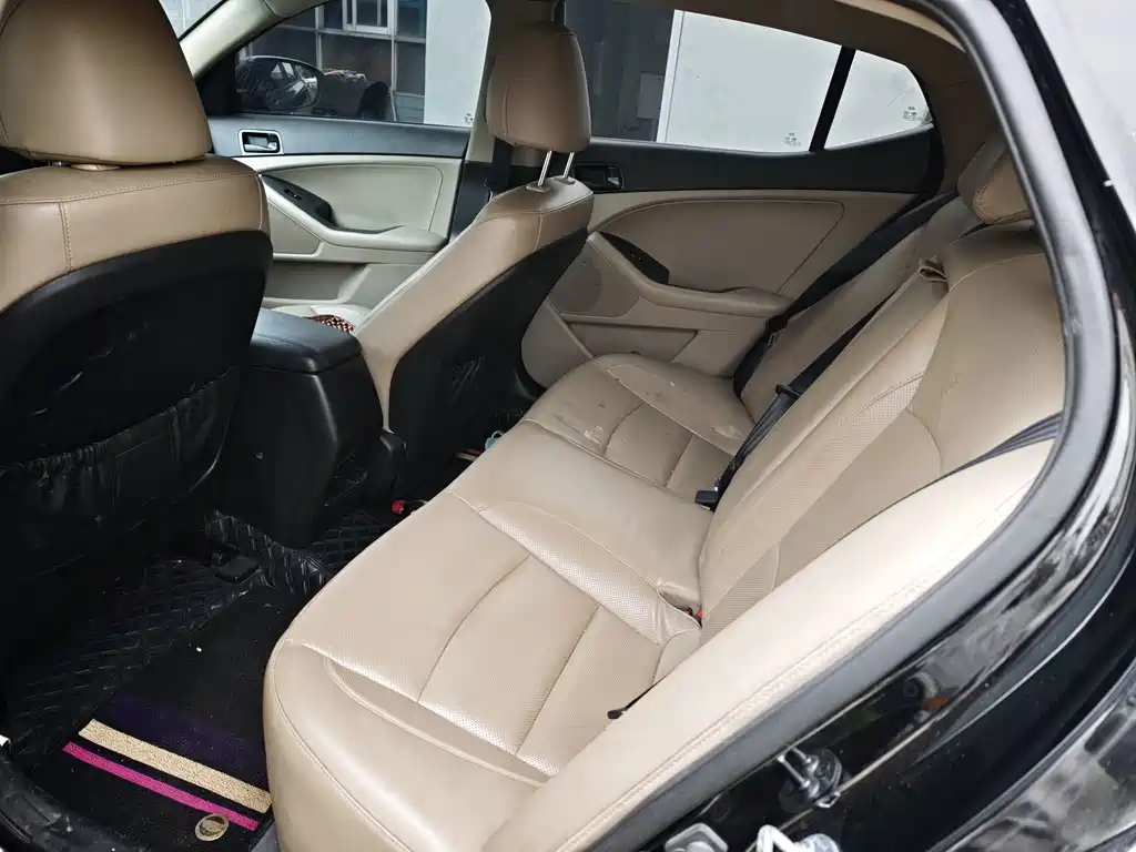 Kia K5 2.0 L Auto GL