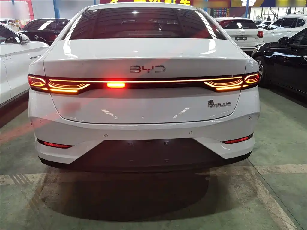 Qin PLUS DM-i Smart Drive 55 KM Leading