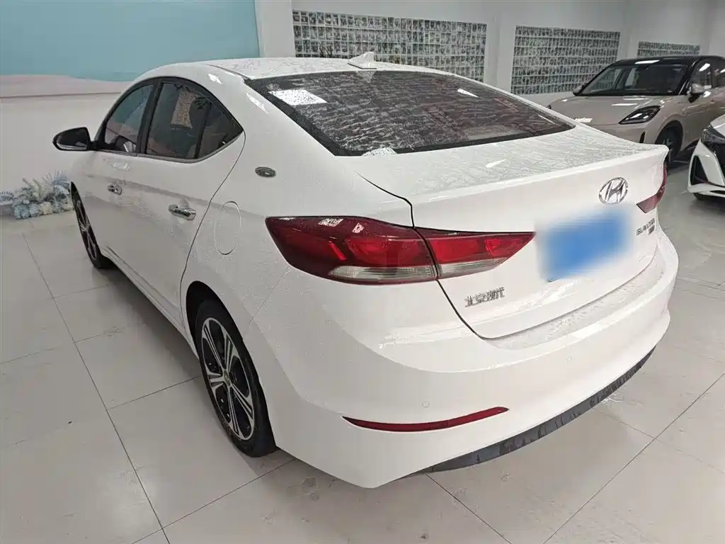 Elantra 1.6 L Auto 15 Anniversary Special Edition