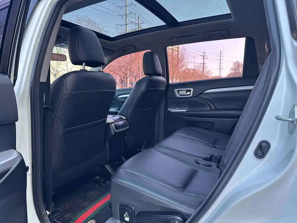Highlander 2.0 T 4 WD Luxury 7-seat
