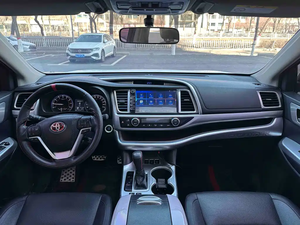 Highlander 2.0 T 4 WD Luxury 7-seat