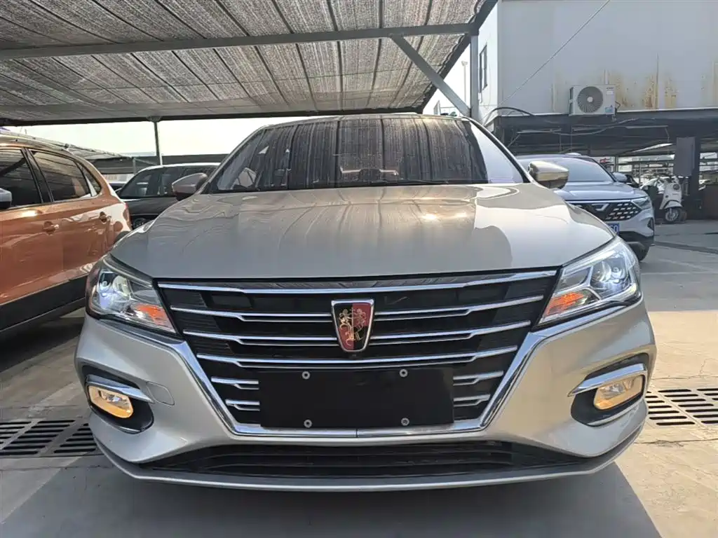 Roewe i5 1.5 L Auto 4 G Connected Leading Luxury Flagship