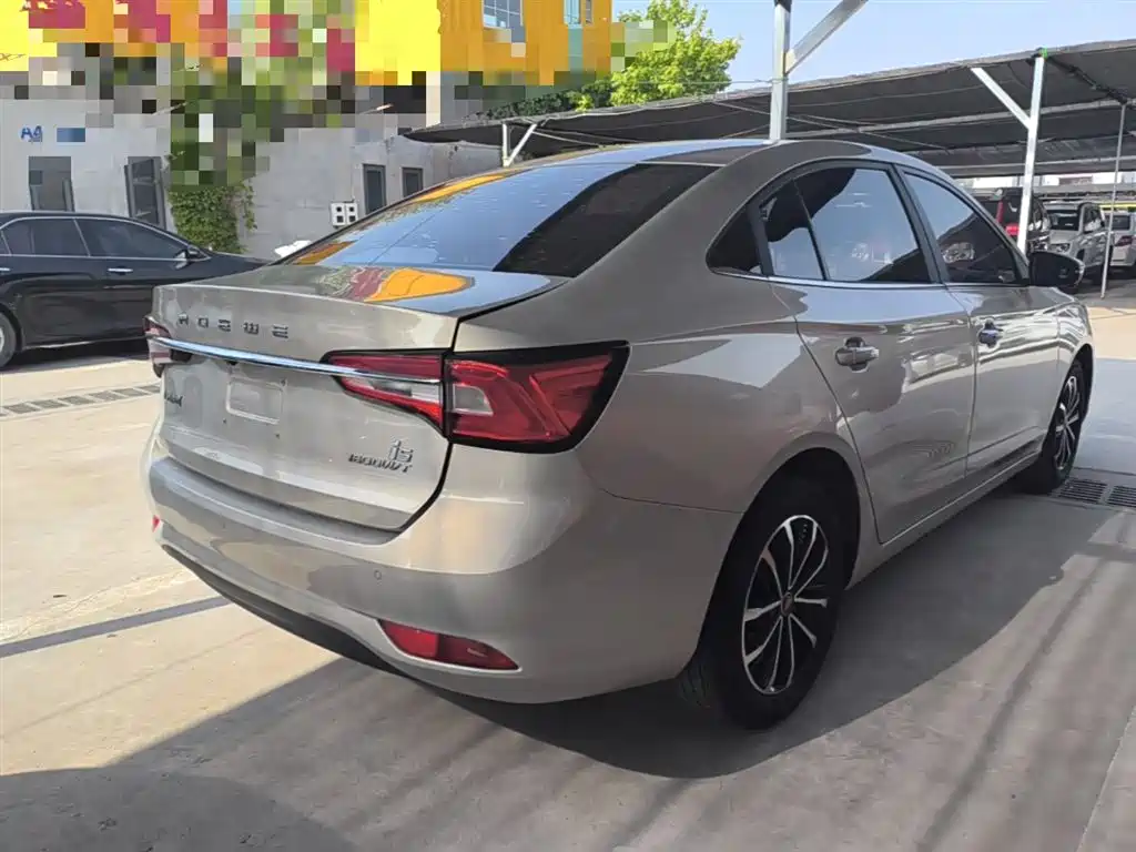 Roewe i5 1.5 L Auto 4 G Connected Leading Luxury Flagship