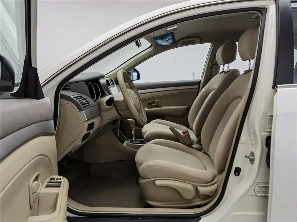 Sylphy Classic 1.6 XE CVT Comfort