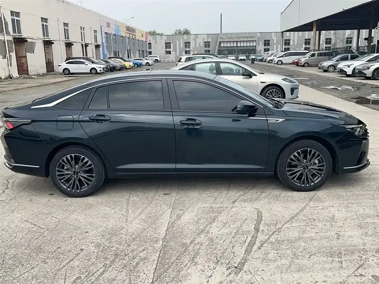 Dongfeng Yixuan MAX 1.5 T Super Style Dad