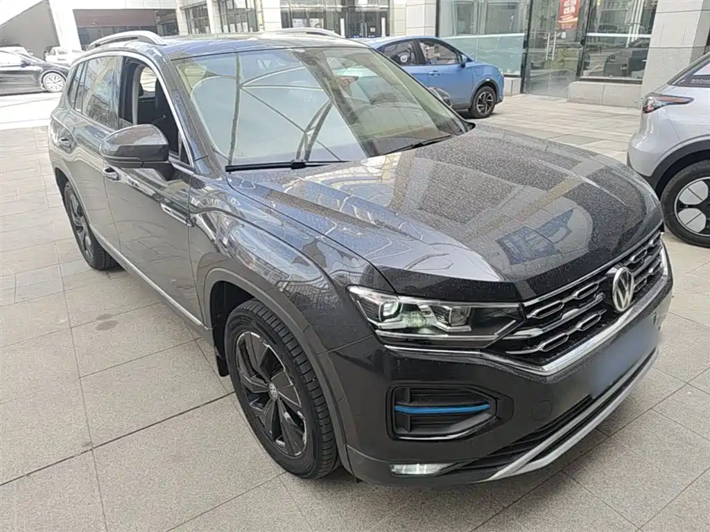 Tayron 330 TSI 2 WD Luxury Connected