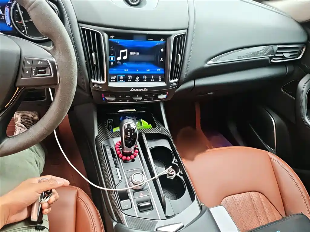 Levante 3.0 T Standard
