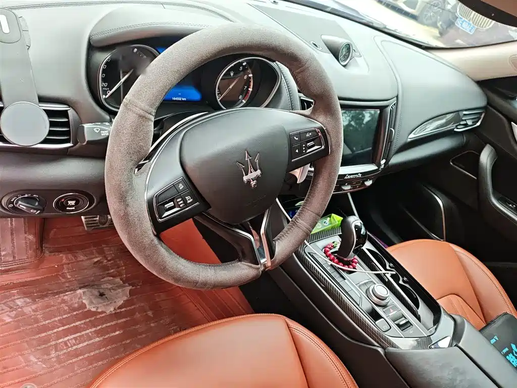 Levante 3.0 T Standard
