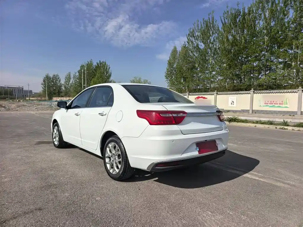 Vision 1.5 L Auto Distinguished
