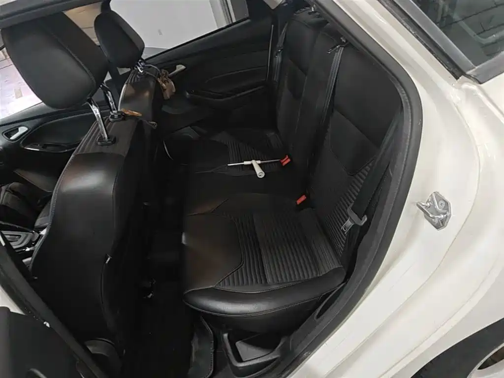 Focus Hatchback 1.6 L Auto Style Smart Travel