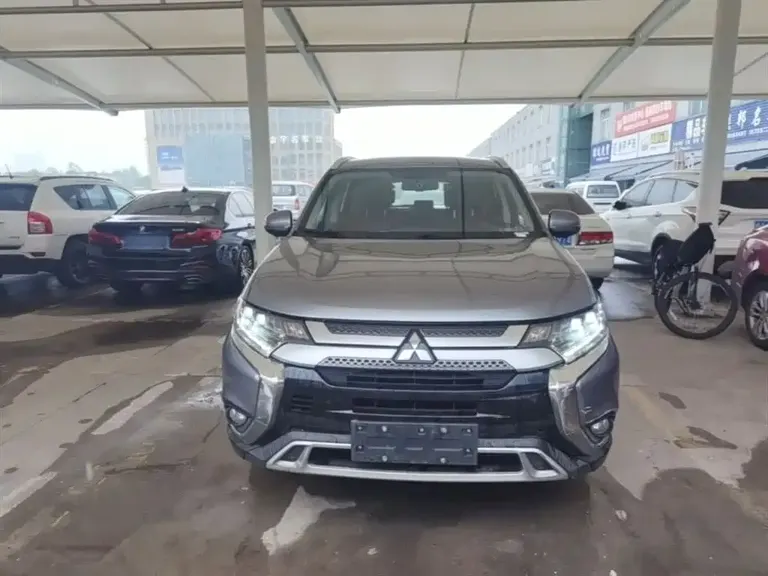 Mitsubishi Outlander 2.4 L 4 WD Enjoyment 7-seat CN-VI