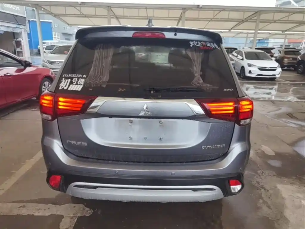 Outlander 2.4 L 4 WD Enjoyment 7-seat CN-VI
