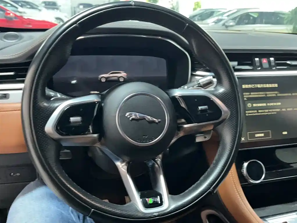 Jaguar F-PACE 250 PS R-Dynamic S