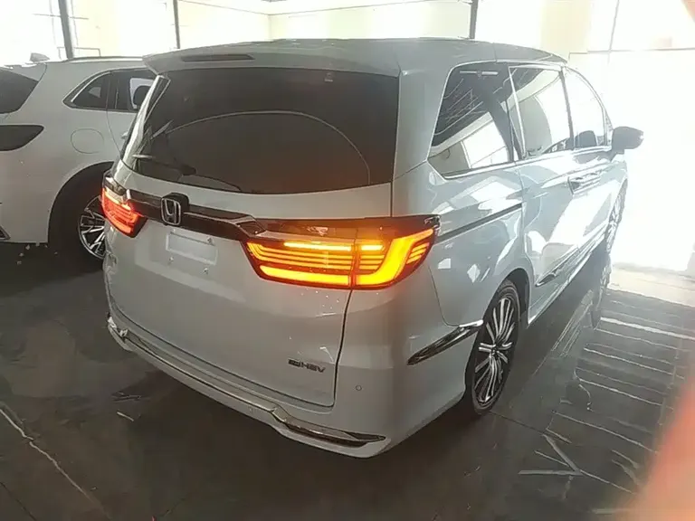 Honda Elysion 2.0 L e:HEV Luxury