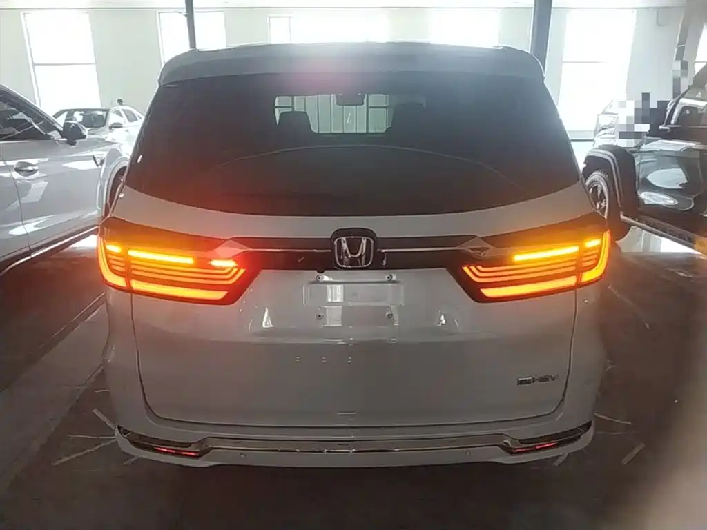 Elysion 2.0 L e:HEV Luxury