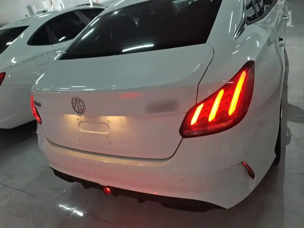MG5 180 DVVT CVT Youth Style