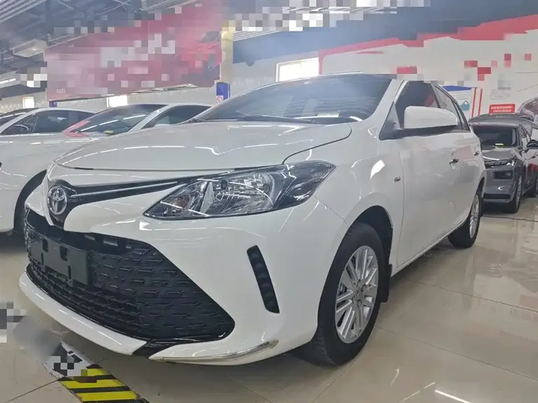 Toyota Vios FS 1.5 L CVT Sharp Style
