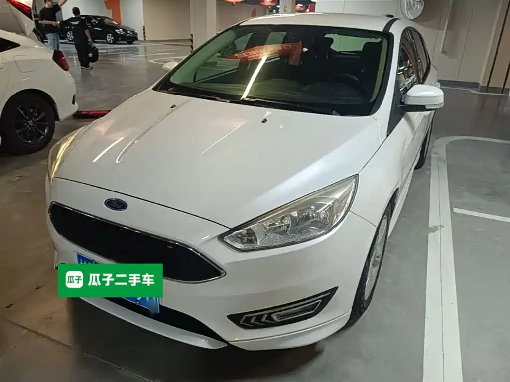 Focus Hatchback Classic 1.6 L Auto Comfort Smart Travel