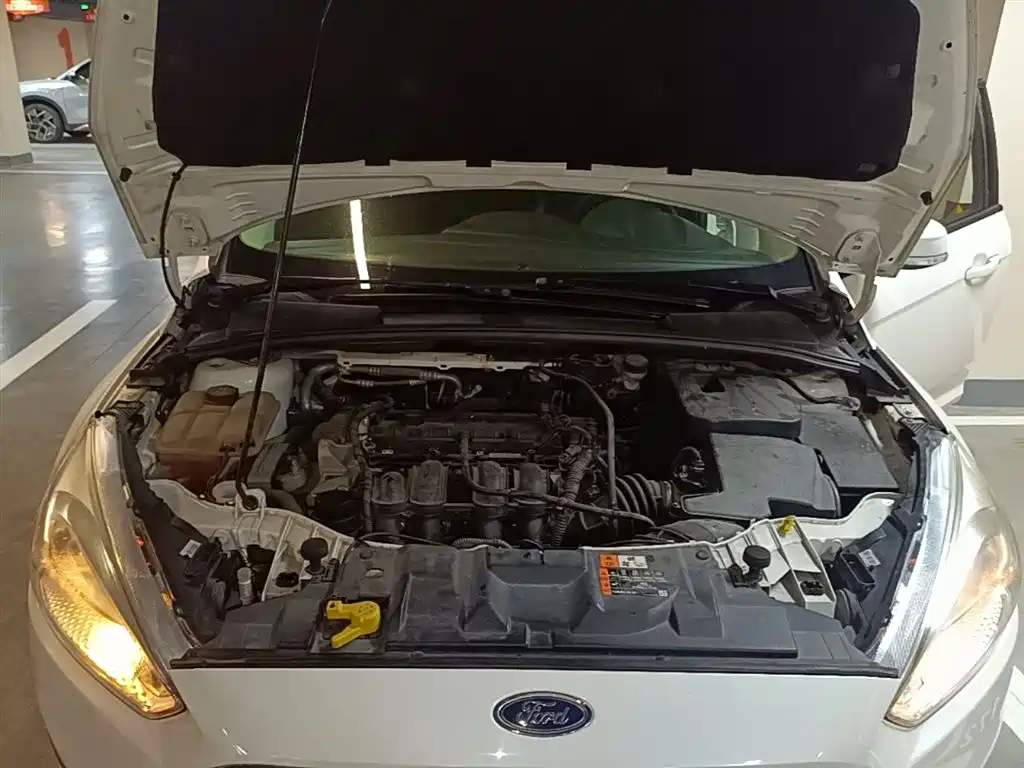 Focus Hatchback Classic 1.6 L Auto Comfort Smart Travel