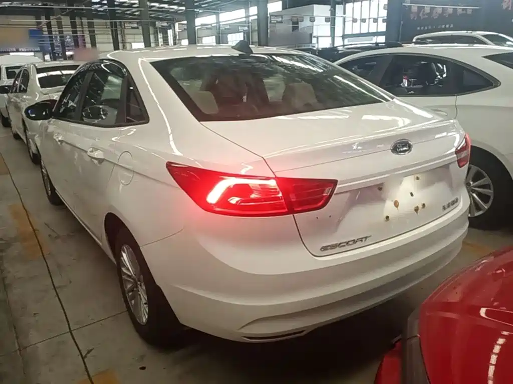Escort 1.5 L Auto Comfort
