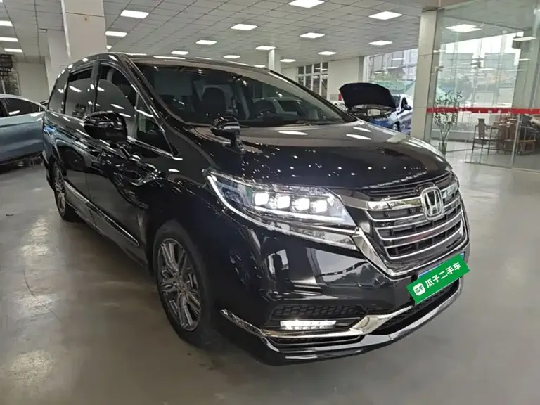 Honda Elysion 2.0 L Hybrid Luxury