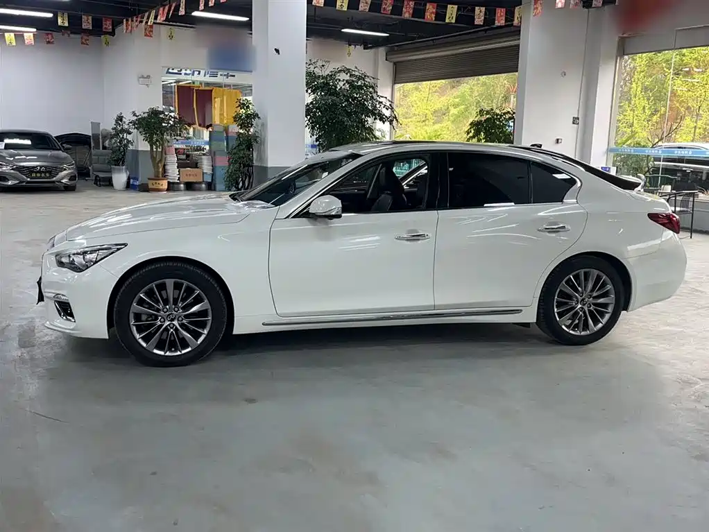 Infiniti Q50 L 2.0 T Progressive Enjoyment CN-VI