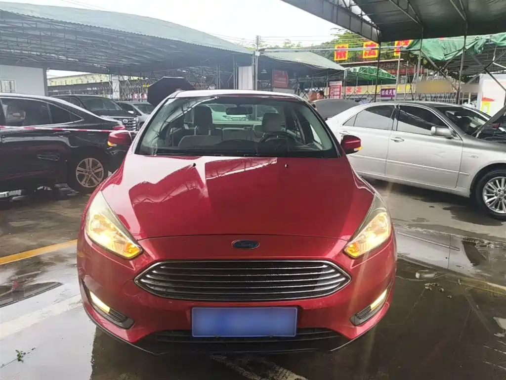 Focus Sedan 1.6 L Auto Comfort