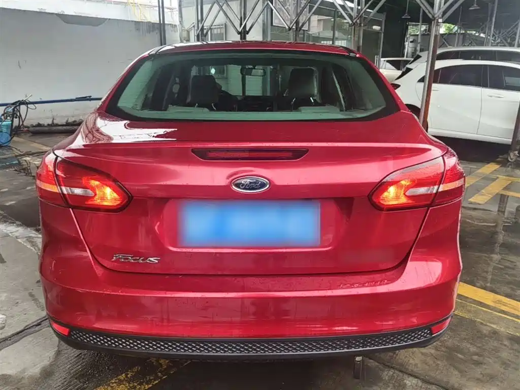 Focus Sedan 1.6 L Auto Comfort