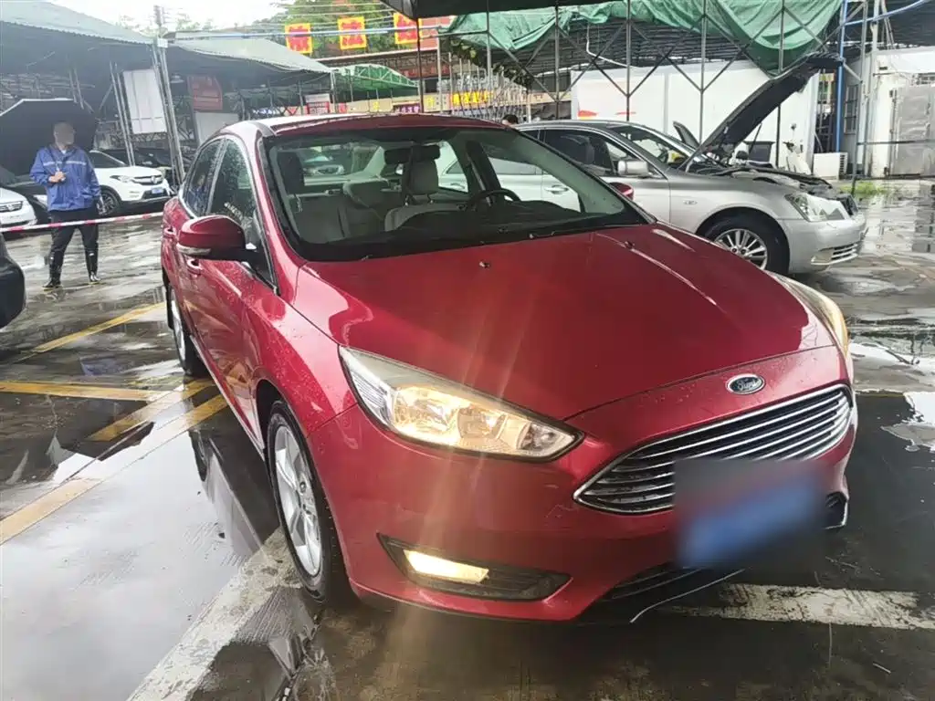 Focus Sedan 1.6 L Auto Comfort