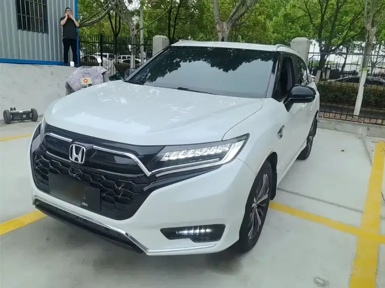Honda UR-V 370 TURBO 2 WD Graceful