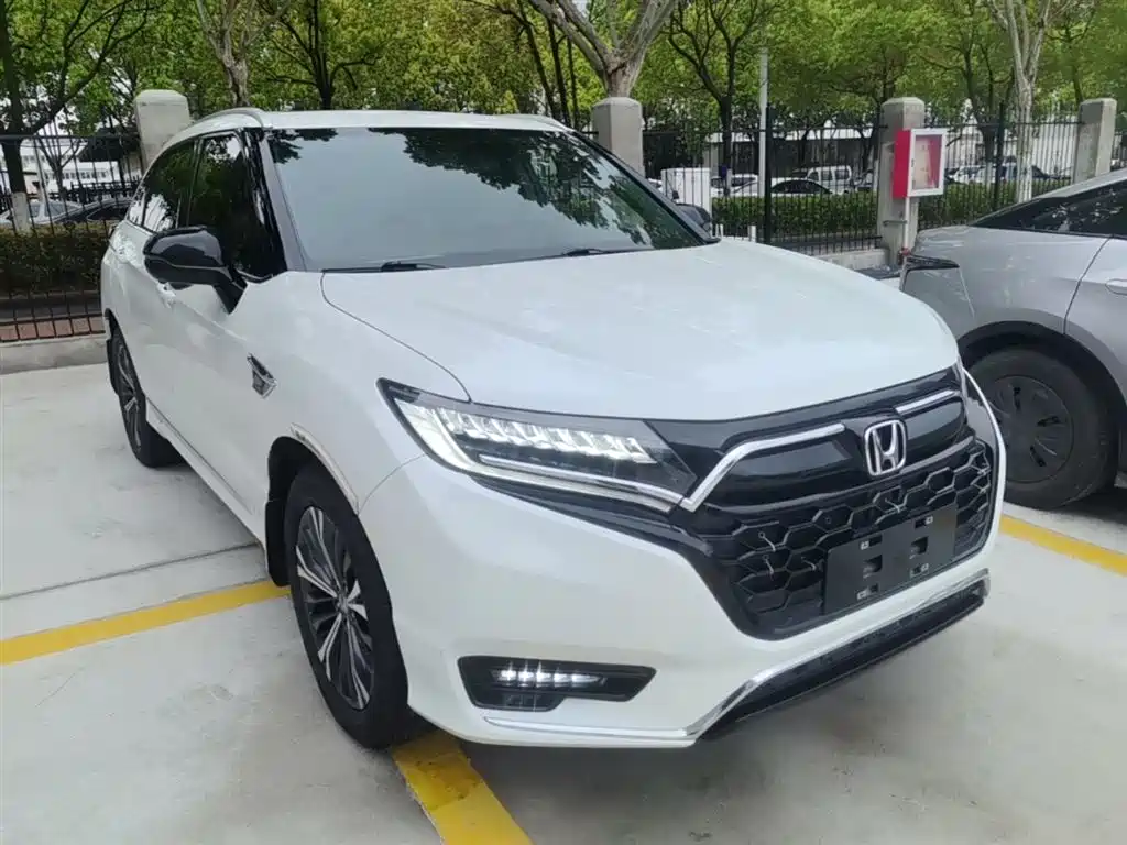 Honda UR-V 370 TURBO 2 WD Graceful