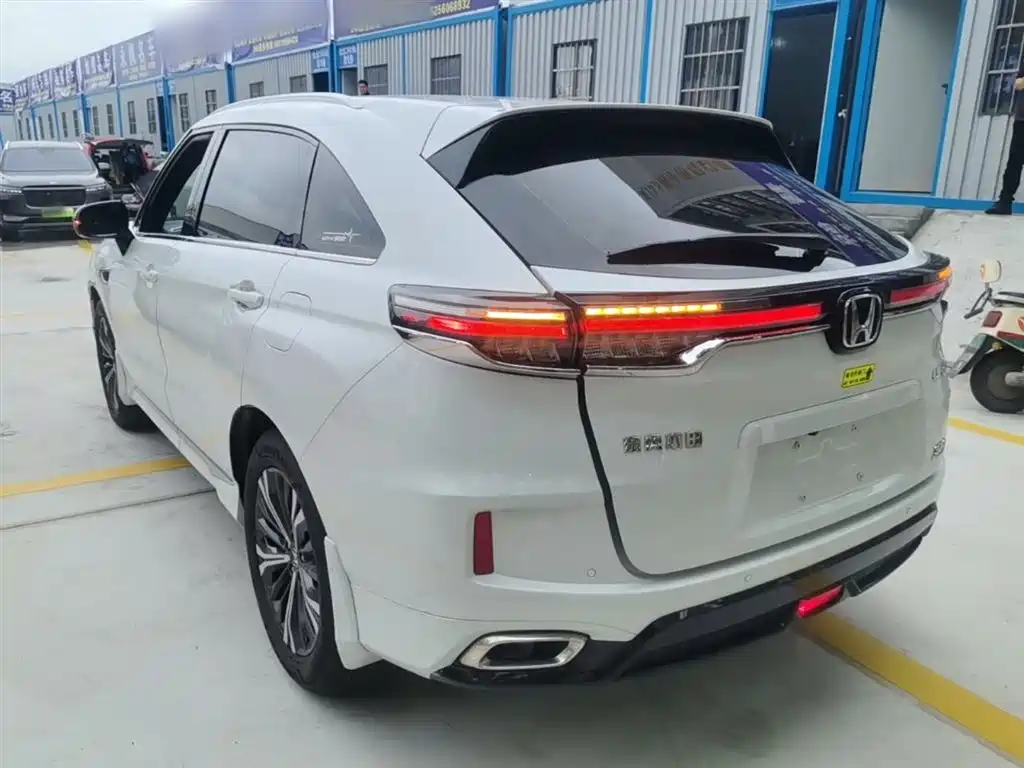 Honda UR-V 370 TURBO 2 WD Graceful