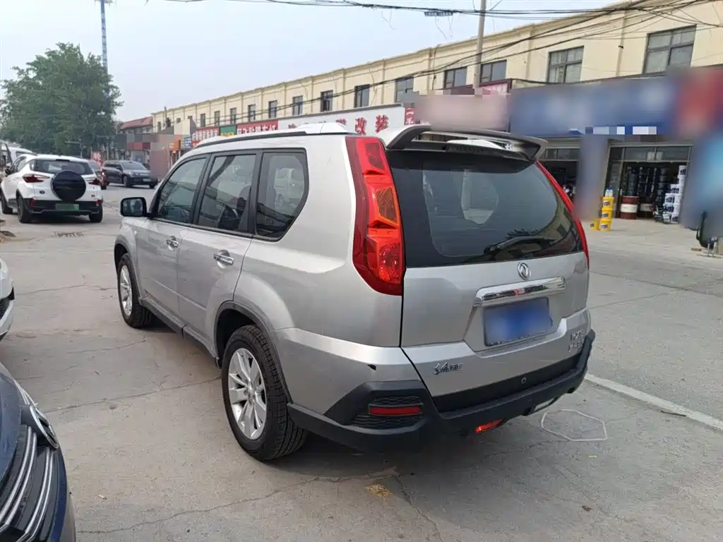 Dongfeng Fengdu MX6 东风风度MX6 2015款 2.0 L CVT四驱梦想版