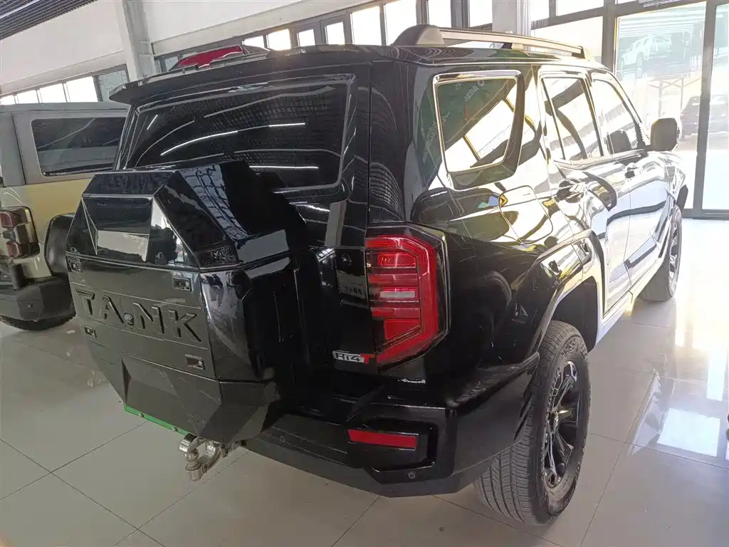 Tank 400 NEV Hi4-T Offroad
