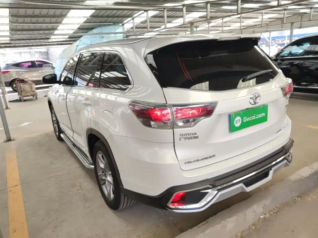 Highlander 2.0 T 4 WD Luxury 7-seat
