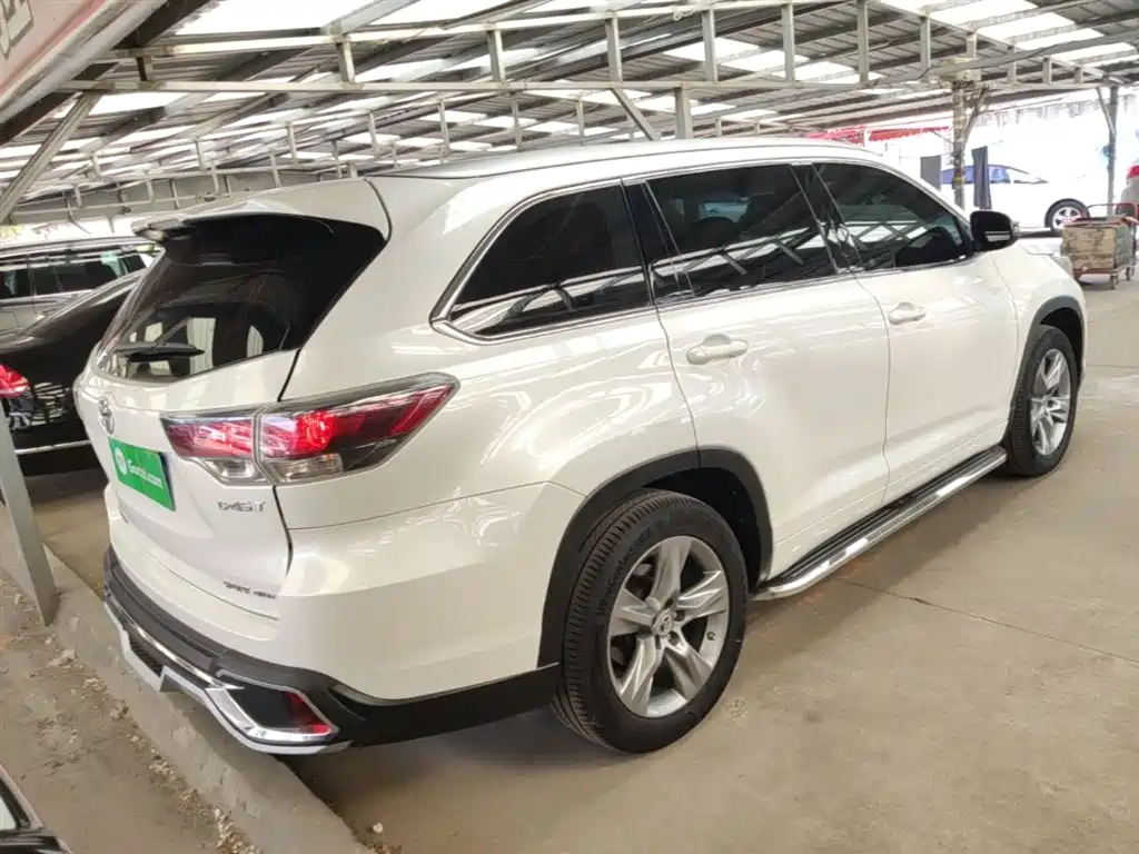 Highlander 2.0 T 4 WD Luxury 7-seat