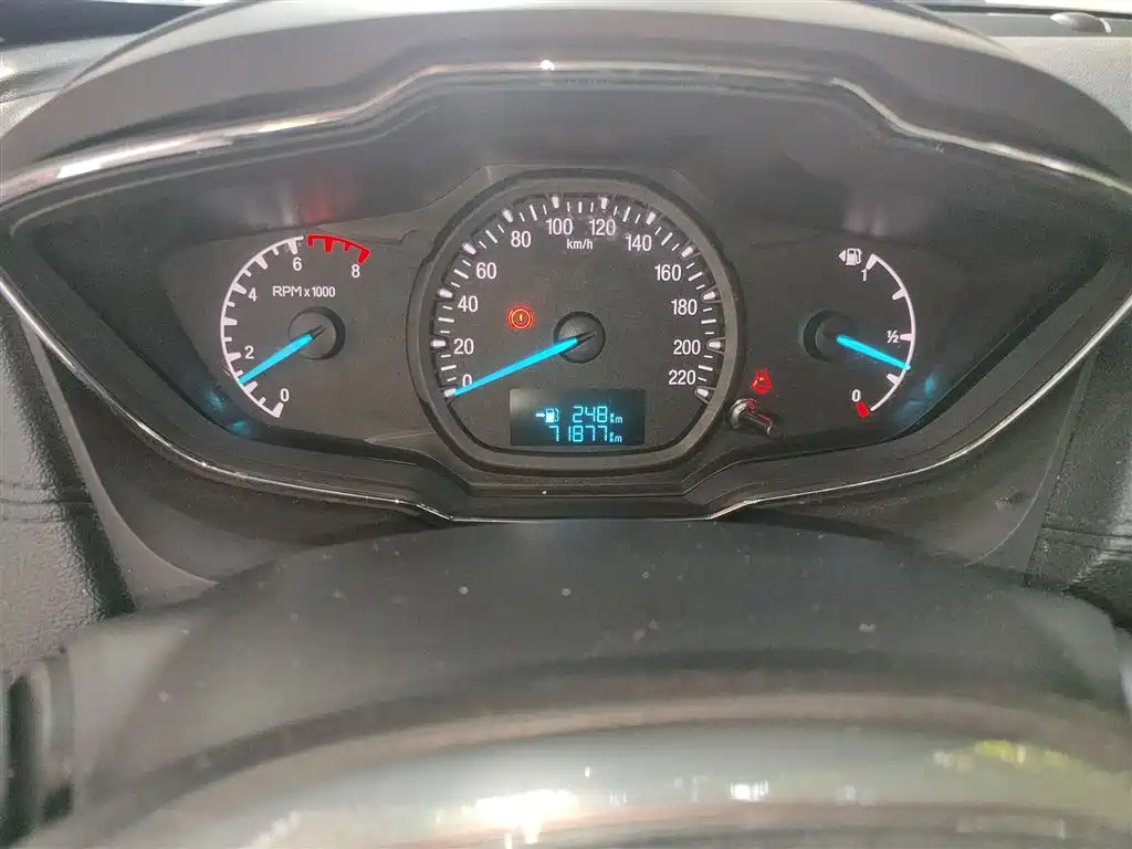 Escort 1.5 L Manual Fashion