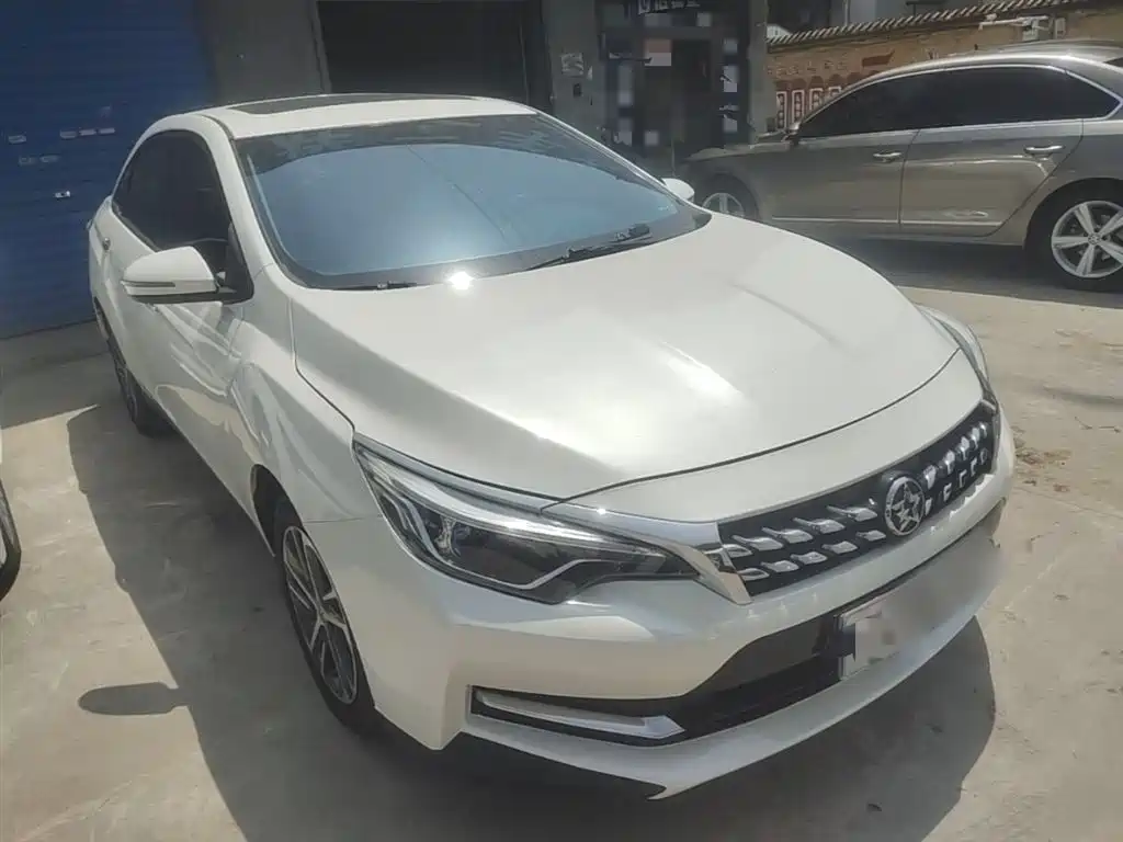Venucia D60 100 K Glory 1.6 L XL CVT Star Cool CN-VI